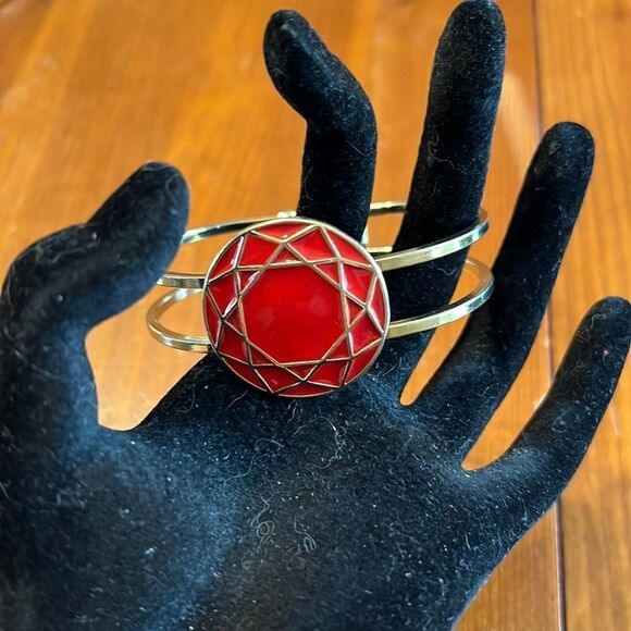 Bundle Sale 3 for $15 | Striking Goldtone Hinge Bracelet - Picture 1 of 8